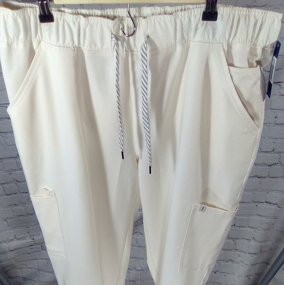 JAANUU Scrub Joggers Pant 🙎‍♀️🥰💚